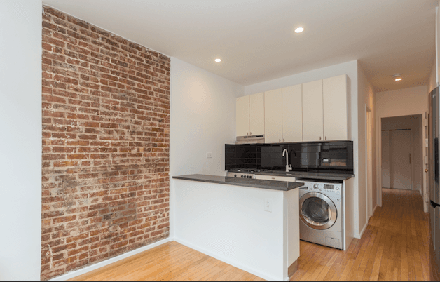 You can get over a month free at this no-fee one-bedroom near Hudson Yards. Should you snap it up?