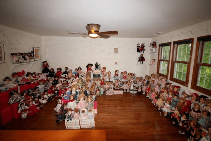 Now's a good time for some laughs at the expense of these (staging-starved) sellers