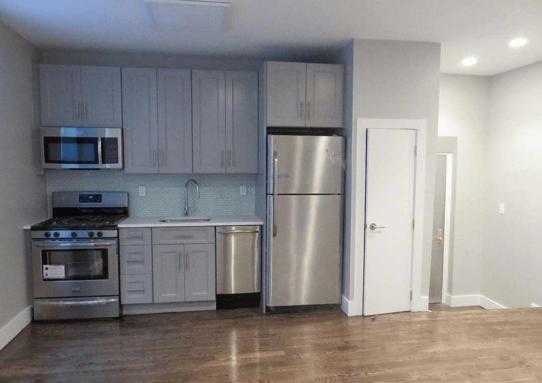 Do the perks of this Prospect Heights one-bedroom outweigh the cons? Our experts are split