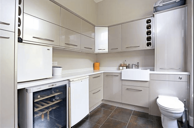 Can you tell what's wrong with these listing photos?