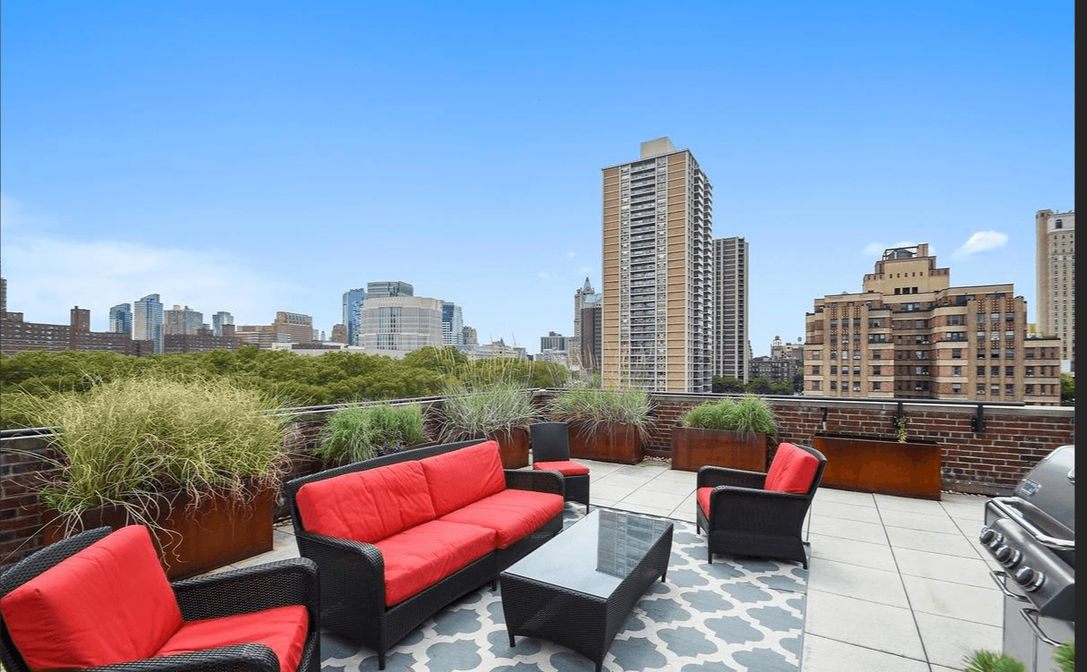 This Brooklyn Heights penthouse has two levels of roof deck