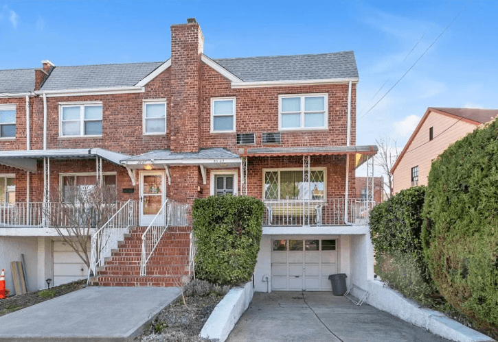 What you need to know about living in Bayside, Queens, a waterfront locale with suburban and city amenities