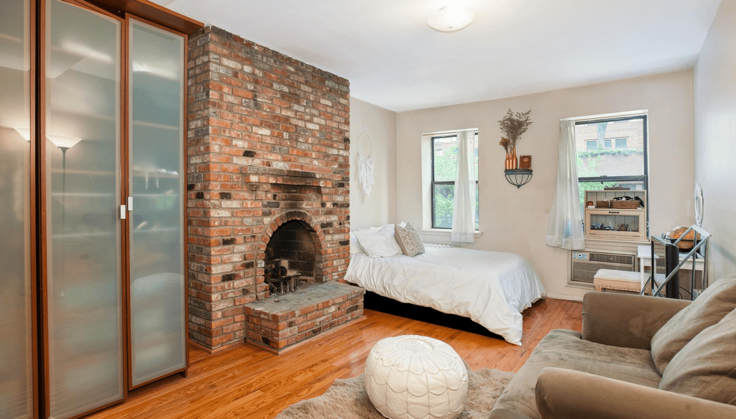 Get your exposed brick fix in this Yorkville studio just steps from the Second Avenue subway