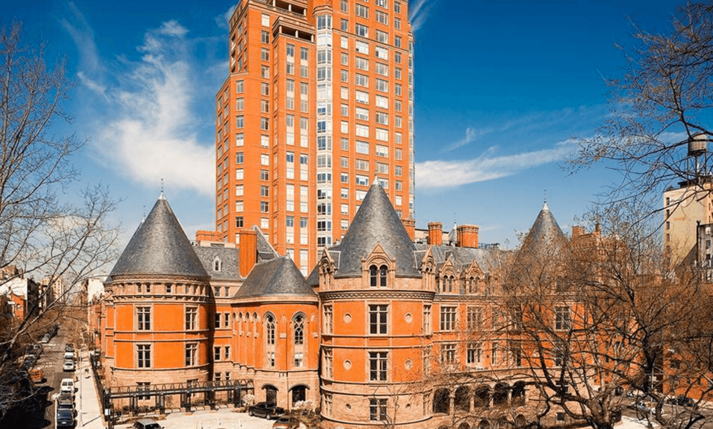 The residential castles of NYC, a Brooklyn landlord scams would-be roommates, and more