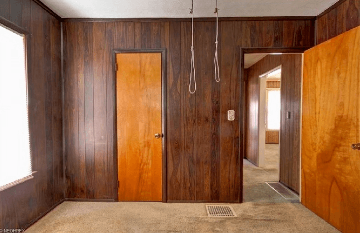 Can someone please tell us what on Earth is going on in these listing photos?