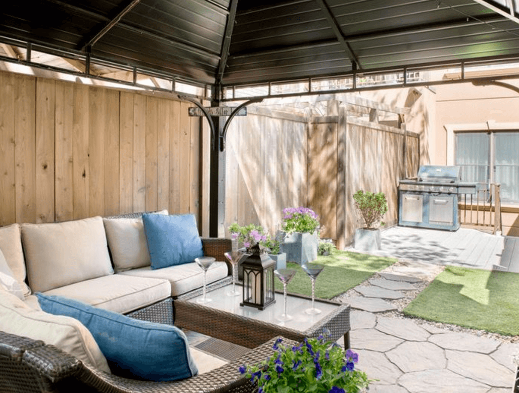 Do a backyard and separate sleeping area make this Greenpoint "studio" worth more than $1 million?