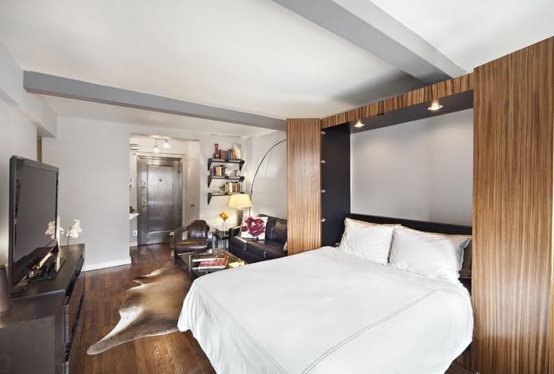 Is this $475,000 Chelsea studio the perfect pad for a part-time New Yorker?