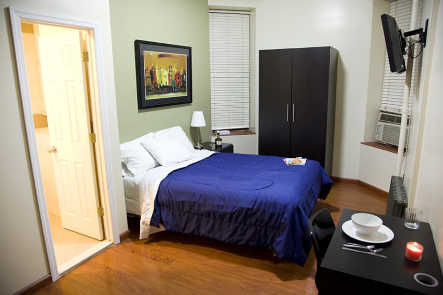 A $1,900 Manhattan Valley studio that's an easy transition from dorm life