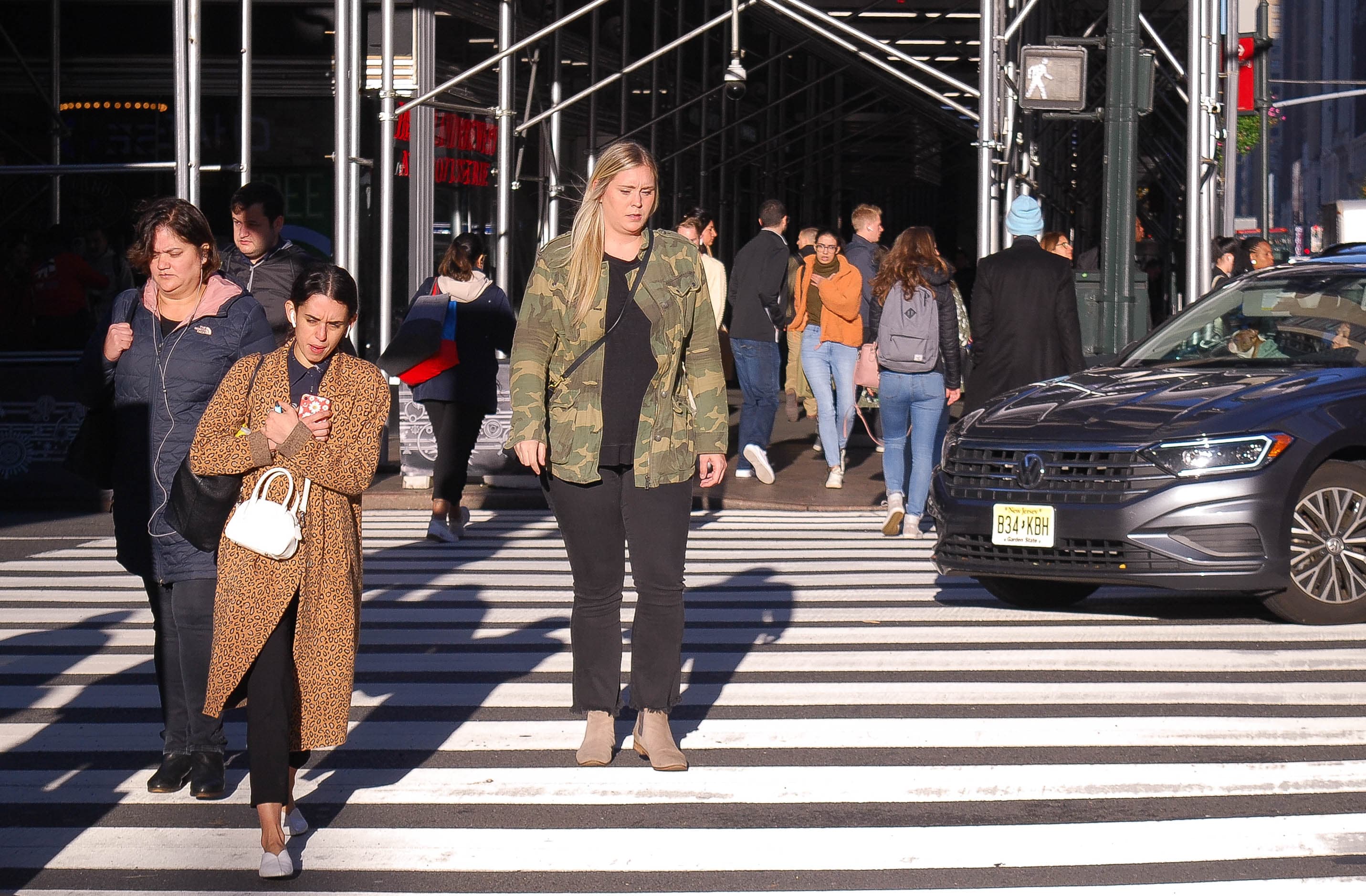 Blaming online deliveries for NYC gridlock, cyclists and sanitation workers face off, & more