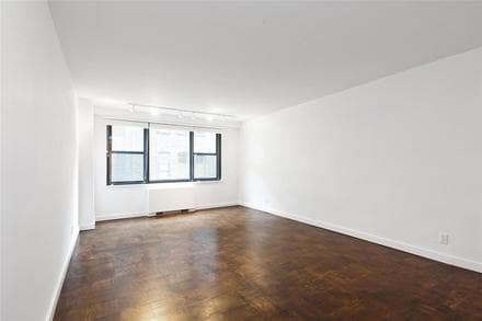A $2,500 studio in a Flatiron co-op with a Mad Men vibe 