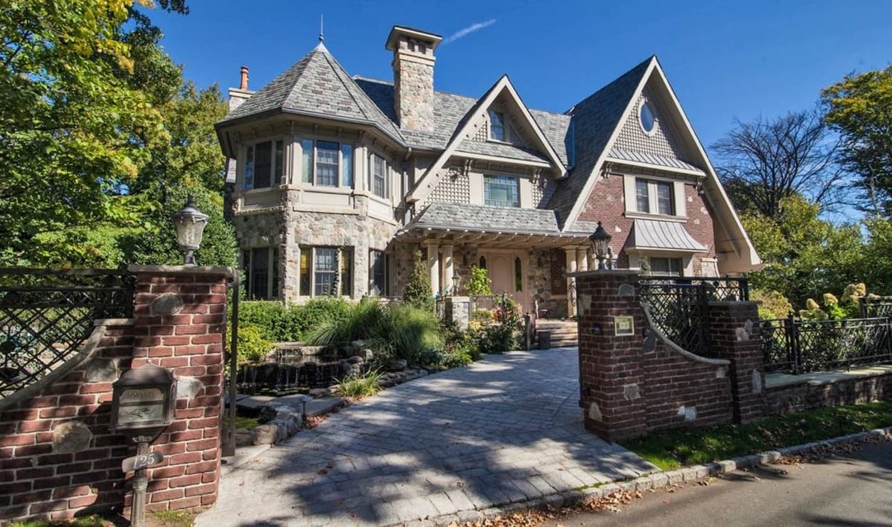 What you need to know about buying in Todt Hill, Staten Island