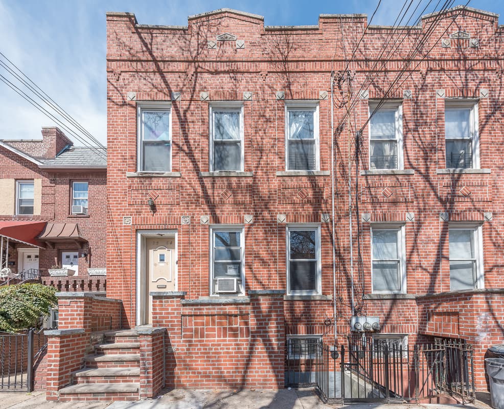Here's what awaits you in Astoria (with open houses this weekend!)