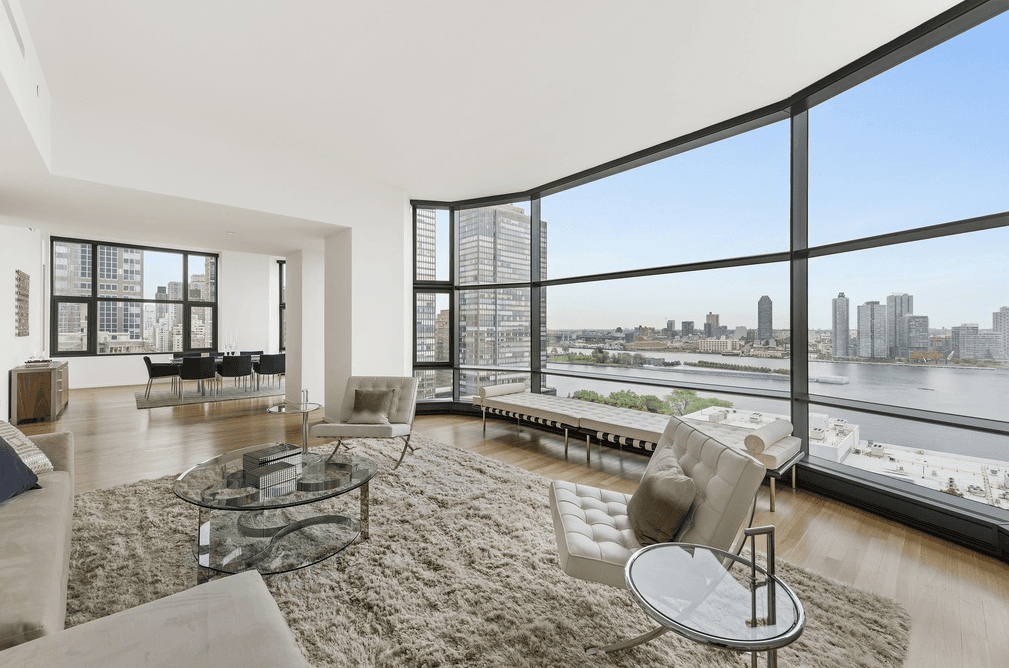 A UN plaza apartment where even the bathroom has a million-dollar view