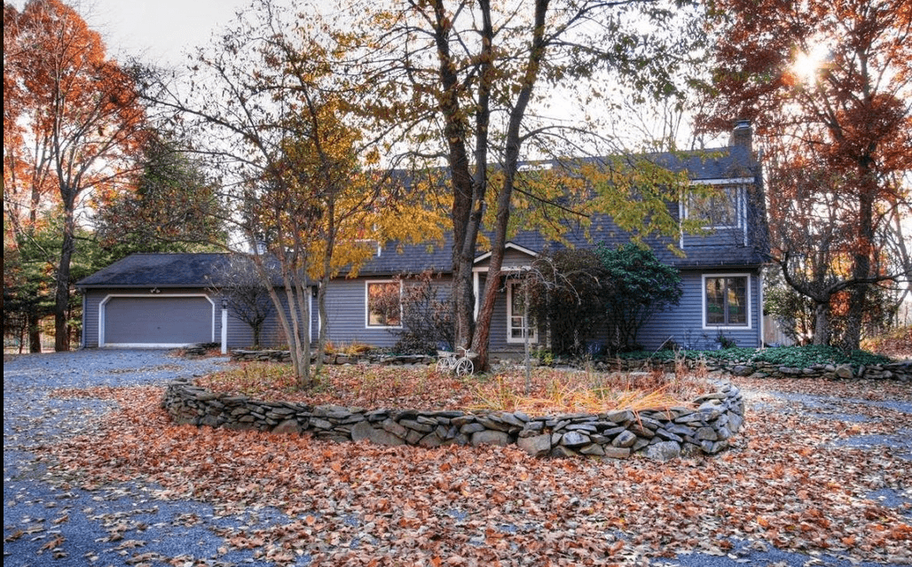 This could be the affordable lakefront country house of your dreams