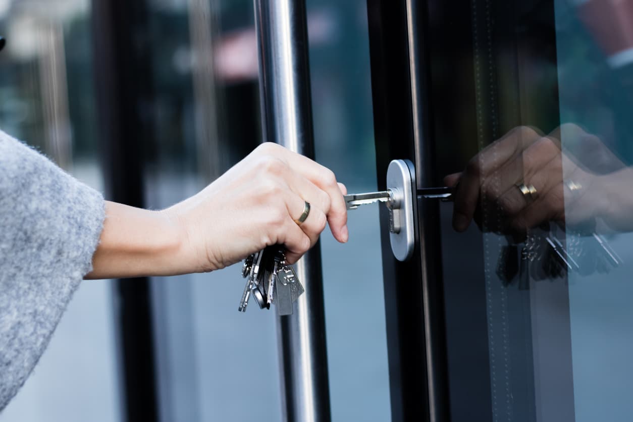 What is a whisper or pocket listing? And does it break any rules?