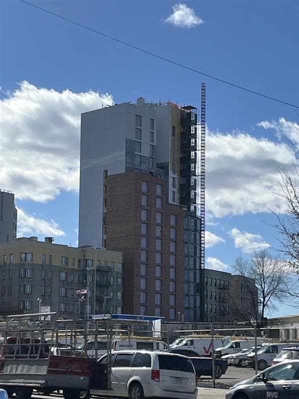 An image of the 17-story building at 2880 Jerome Avenue in the Bronx.