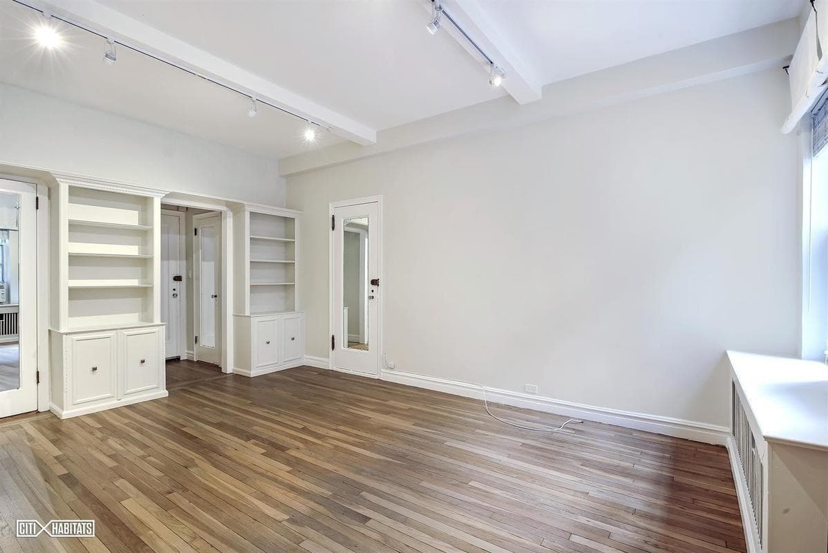 A prewar co-op in Brooklyn Heights offers convenience at a low price (for the neighborhood)