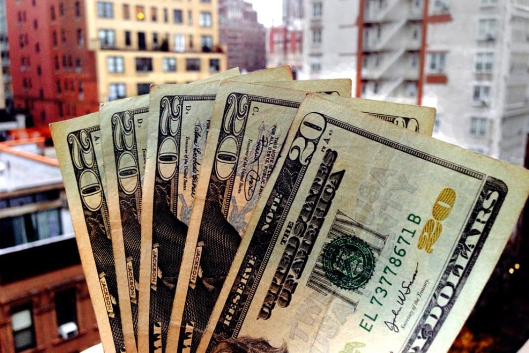 Doormen speak: What's a good holiday tip, the best cash alternatives, the best time to tip, and more