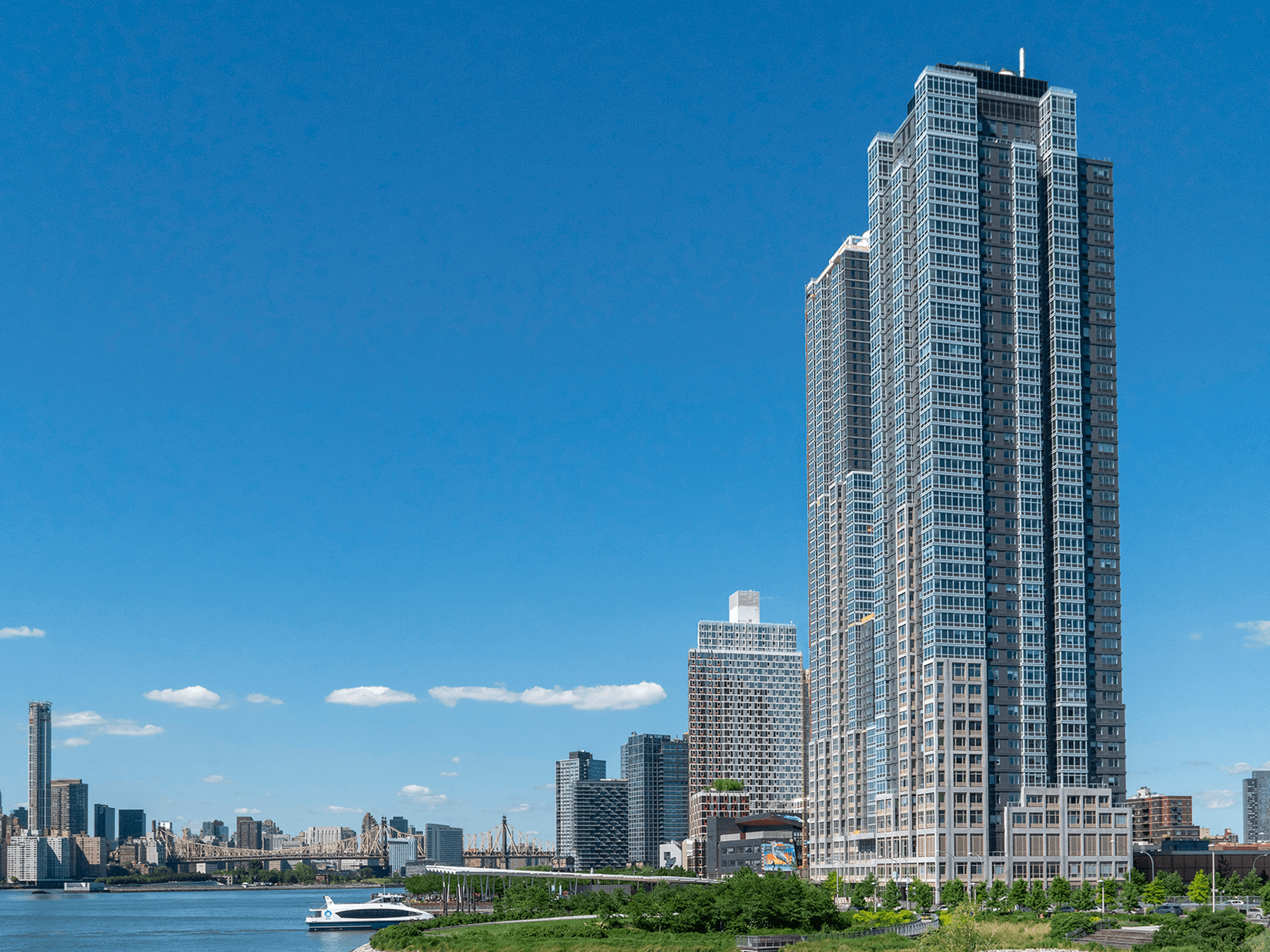 At Hunter’s Point South, NYC renters enjoy convenience, luxury, and the outdoors—plus a view 