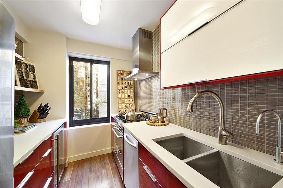 Real Estate Want: One gorgeous galley