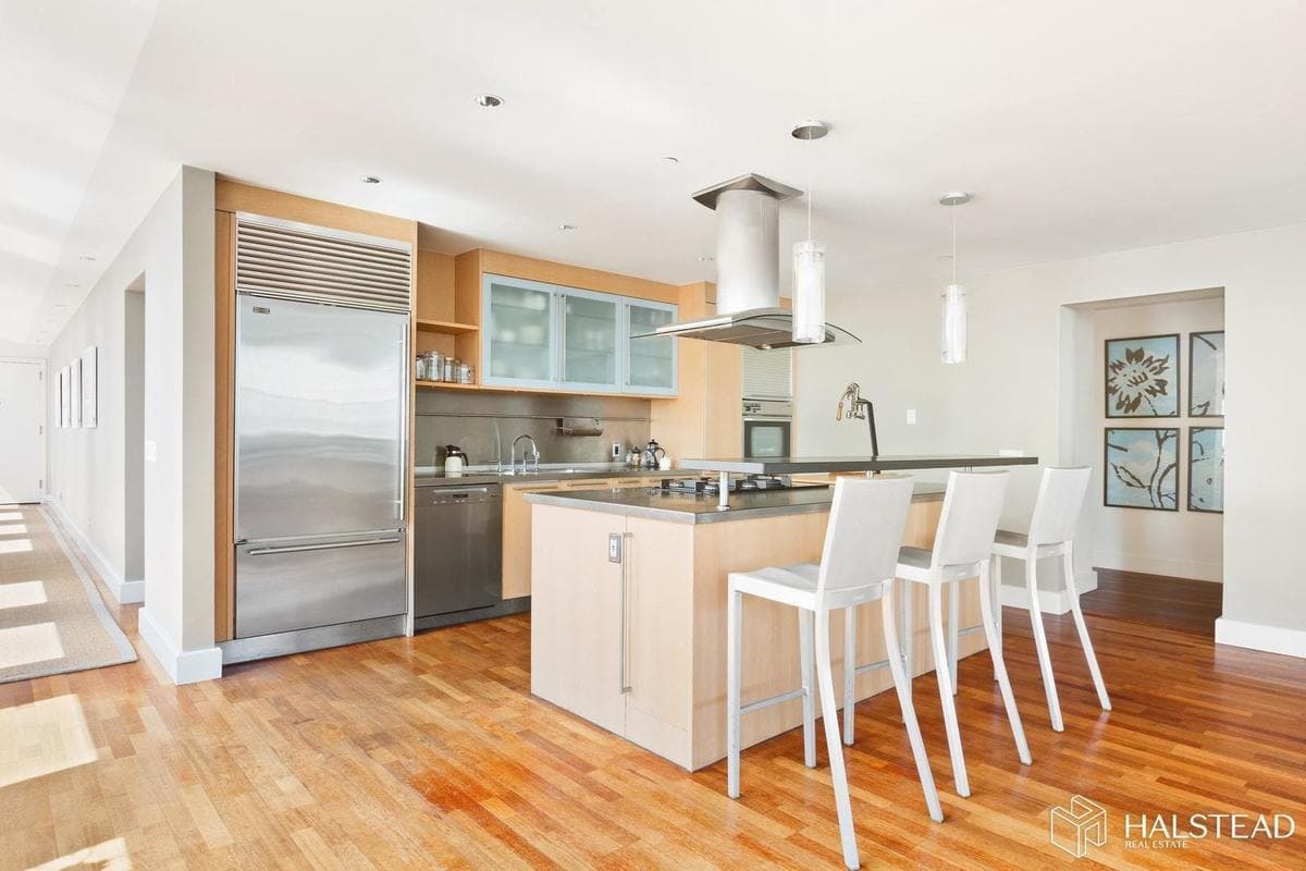 What is a 'chef's kitchen'?