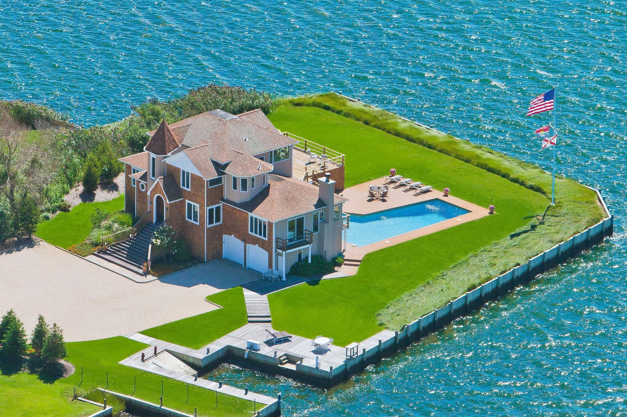 Hamptons deals for stragglers, live in a fairy tale cottage within Brooklyn's borders, and more