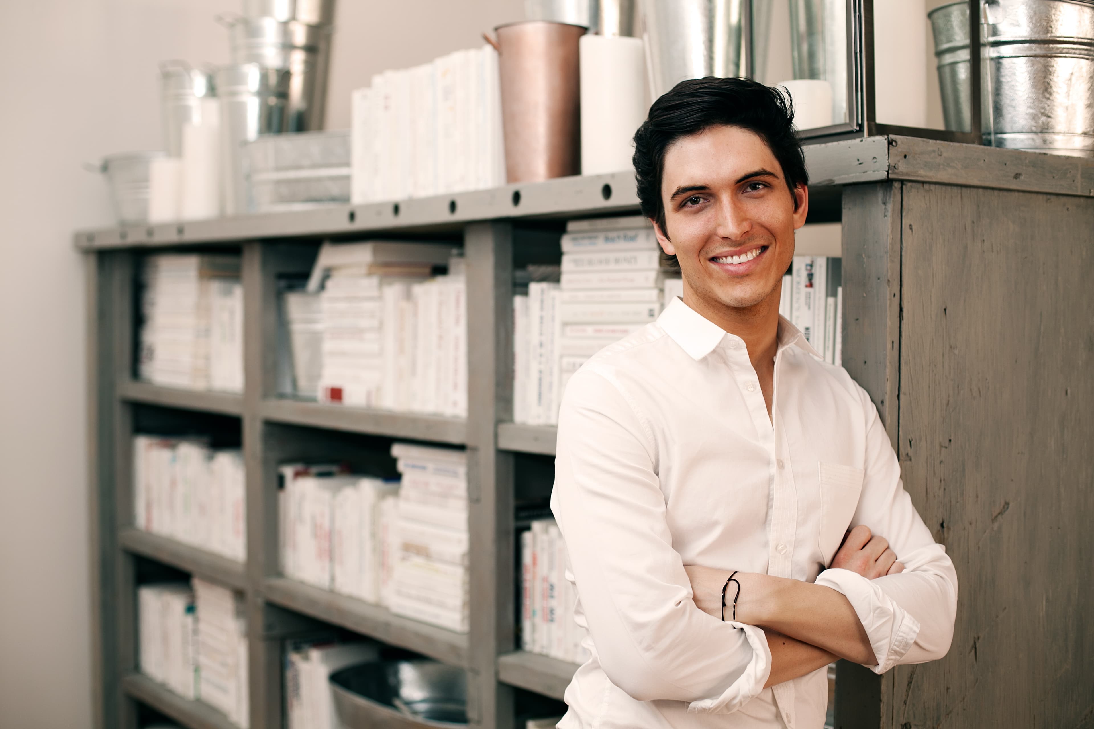 10 minutes with Noa Santos: Interior design and staging on a renter's budget