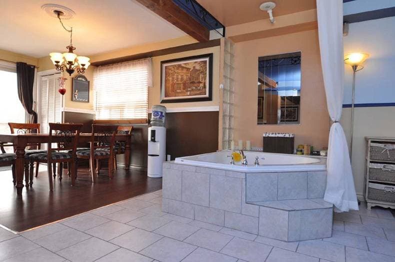 The world's worst DIYs, landlords that are crazier than yours, and more