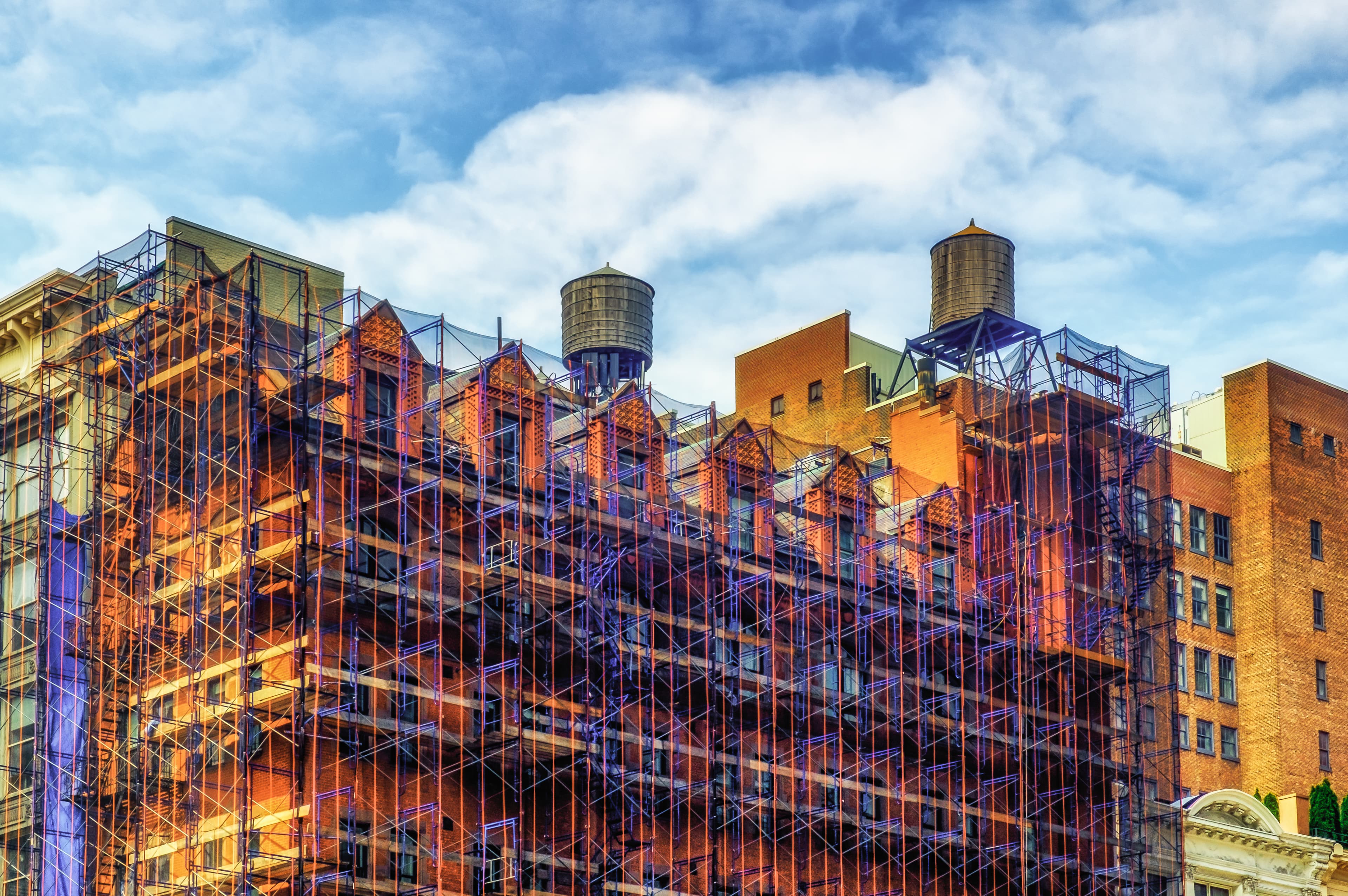 I saw a place that has lower rent only while scaffolding is up. Is this a good deal?