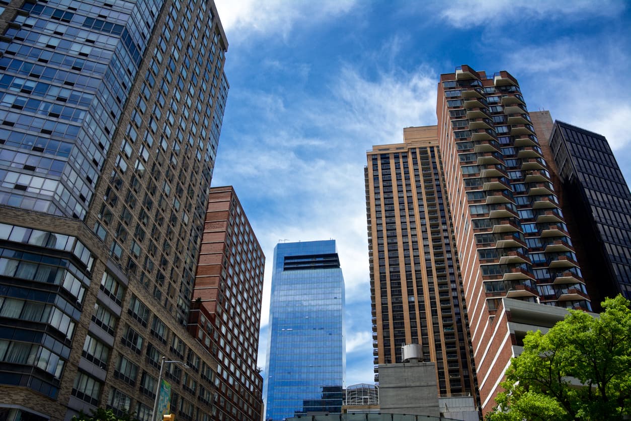 5 things I miss about living in a large apartment building 