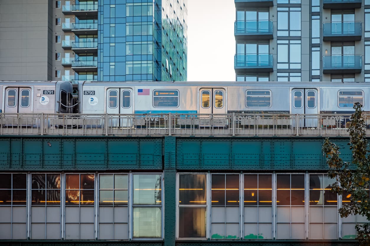 The NYC neighborhoods where buyers can get most square feet 