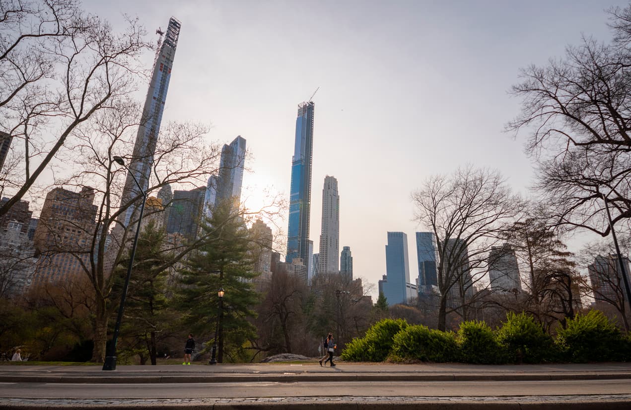 Manhattan sales market takes on a more seasonal pattern