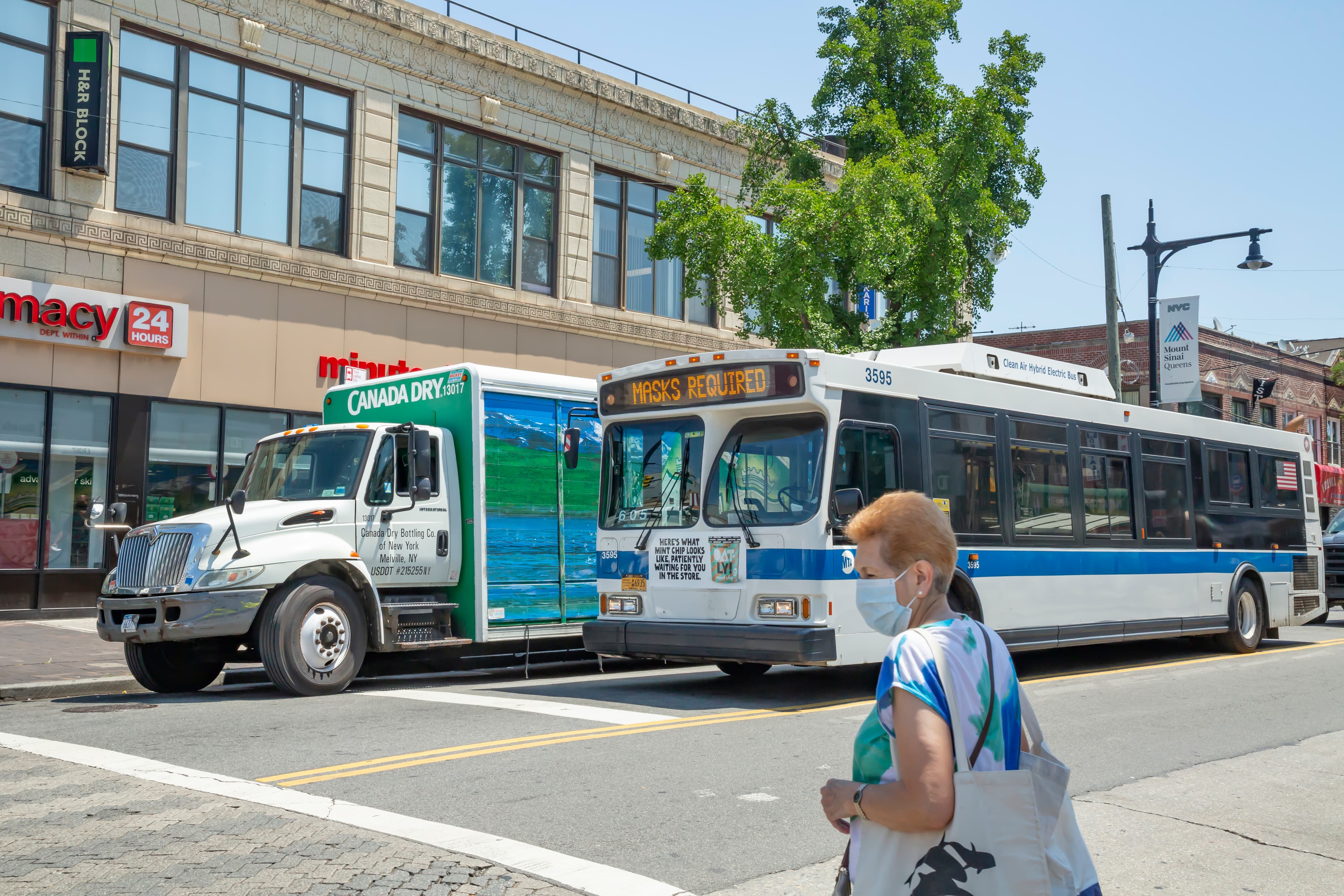 Rent-to-own programs grow, Manhattan rental demand plunges, & more