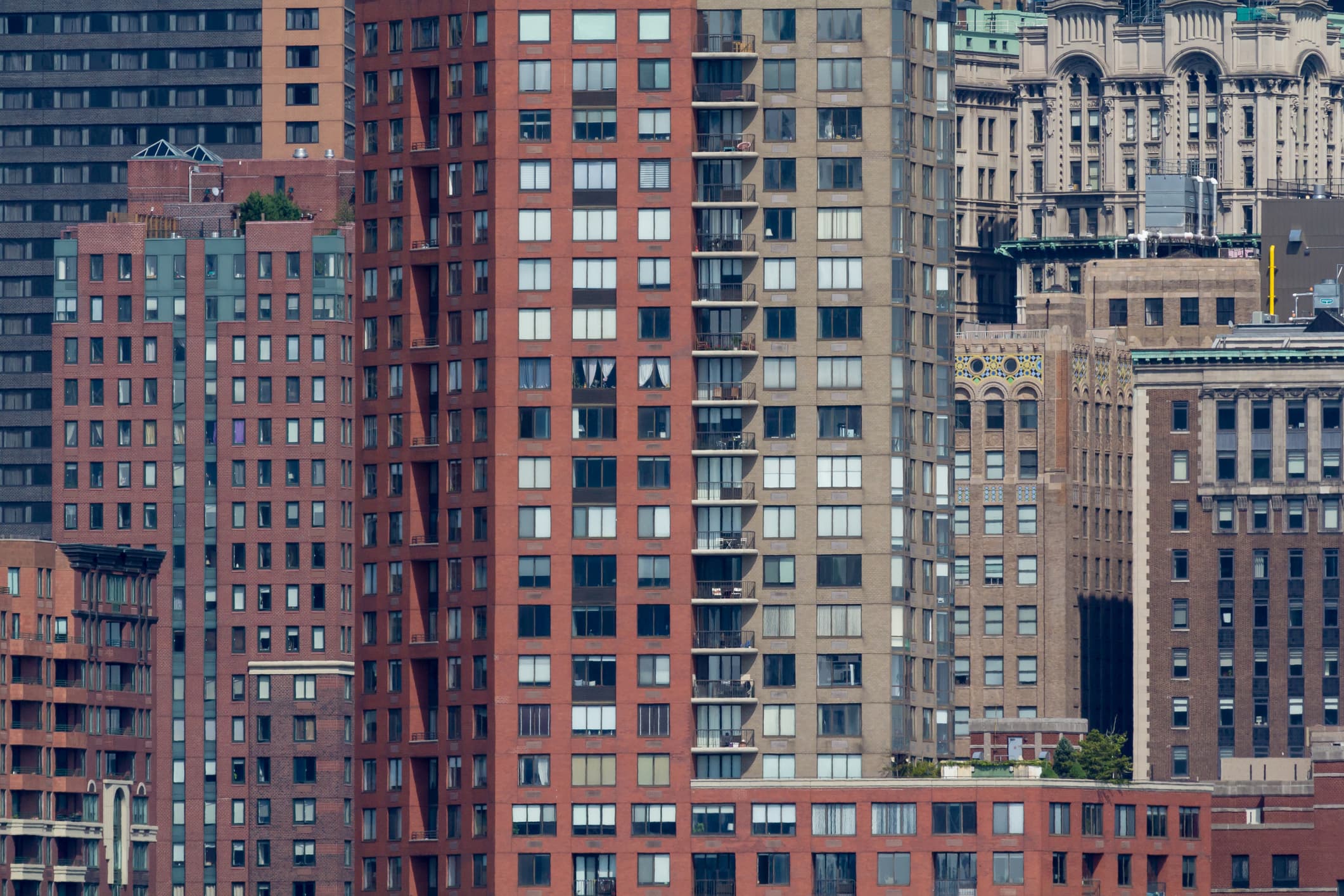 Surge in signed contracts may indicate return of Manhattan buyers