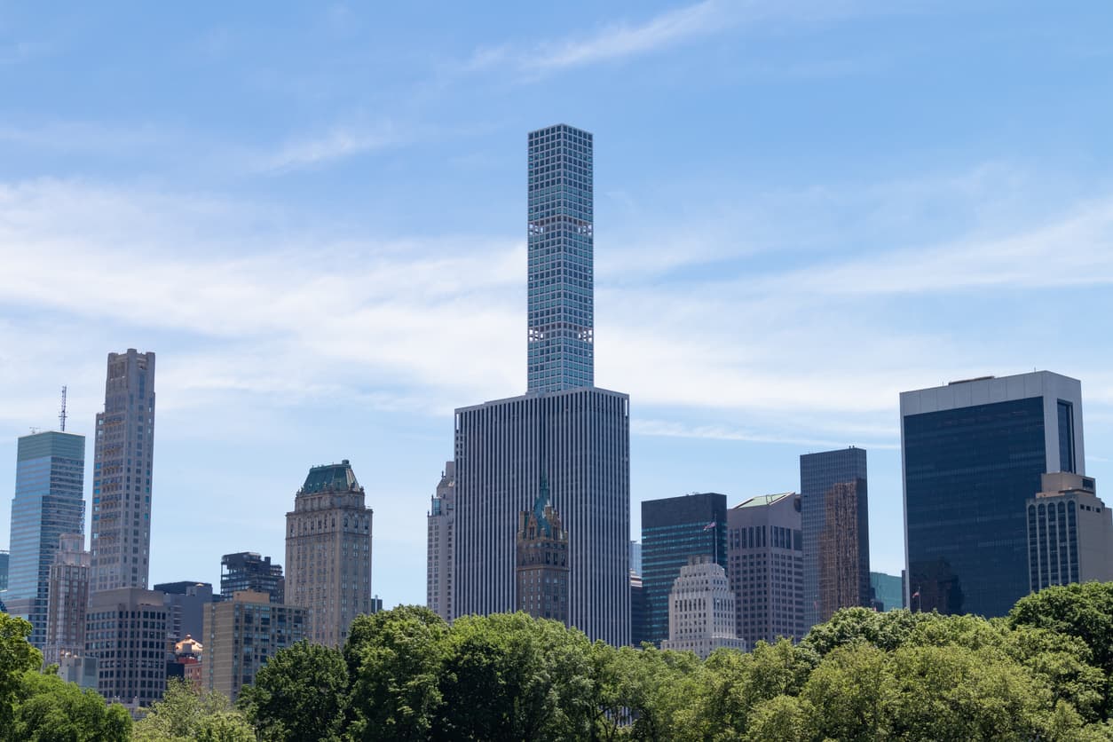 Buyers shunned Manhattan co-ops and condos for suburbs in July