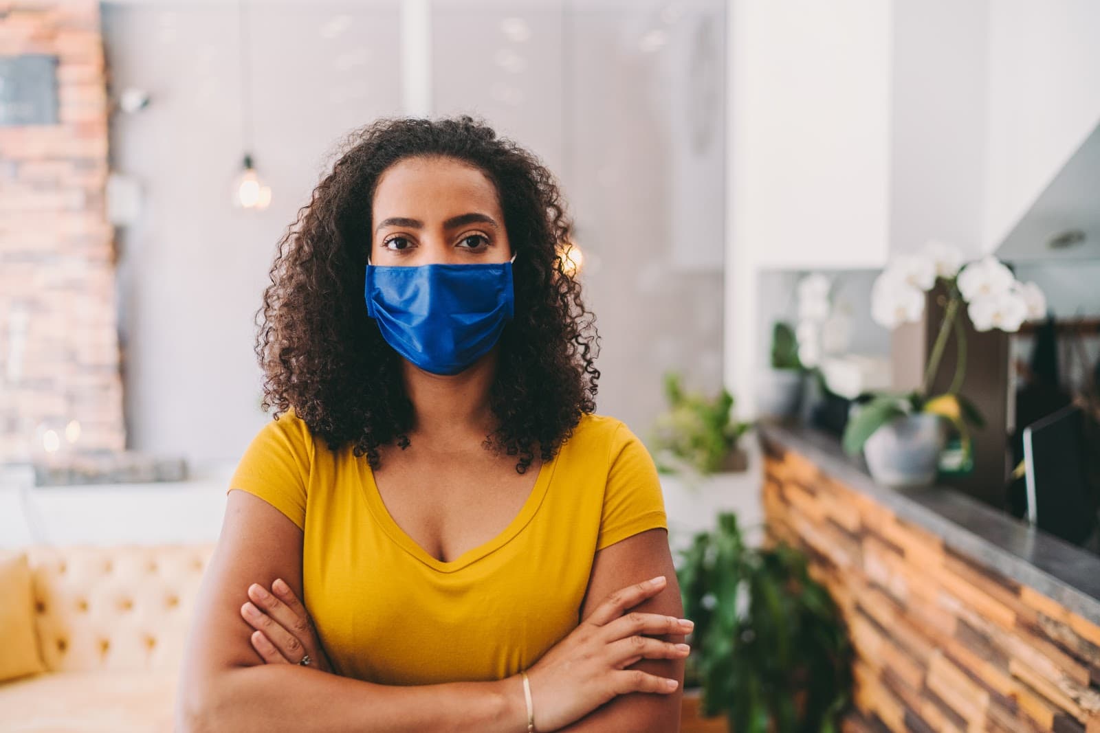  My neighbor doesn’t wear a face mask. Is there anything I can do? 