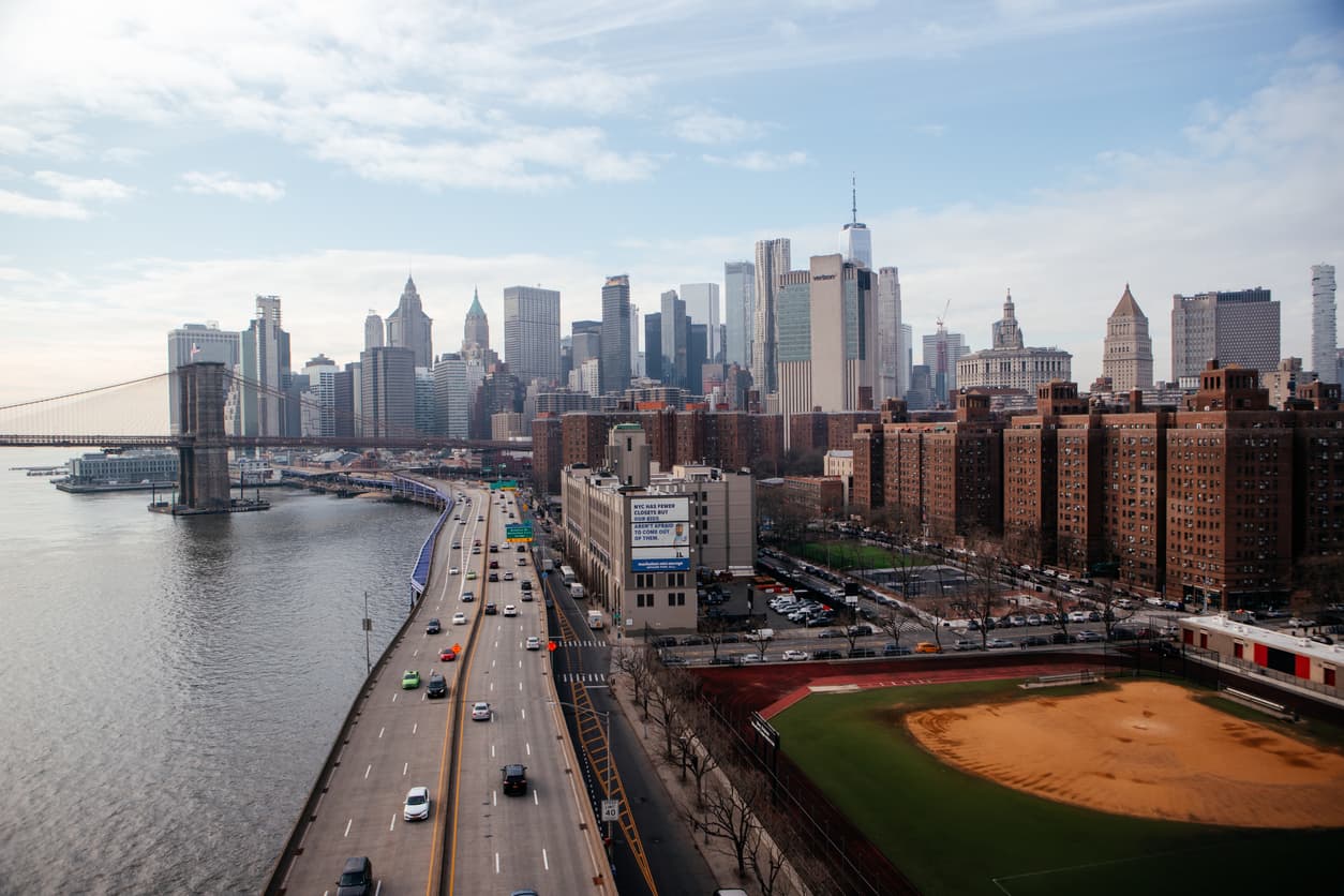 A speedy comeback: Manhattan new signed contracts jumped 28 percent in January 