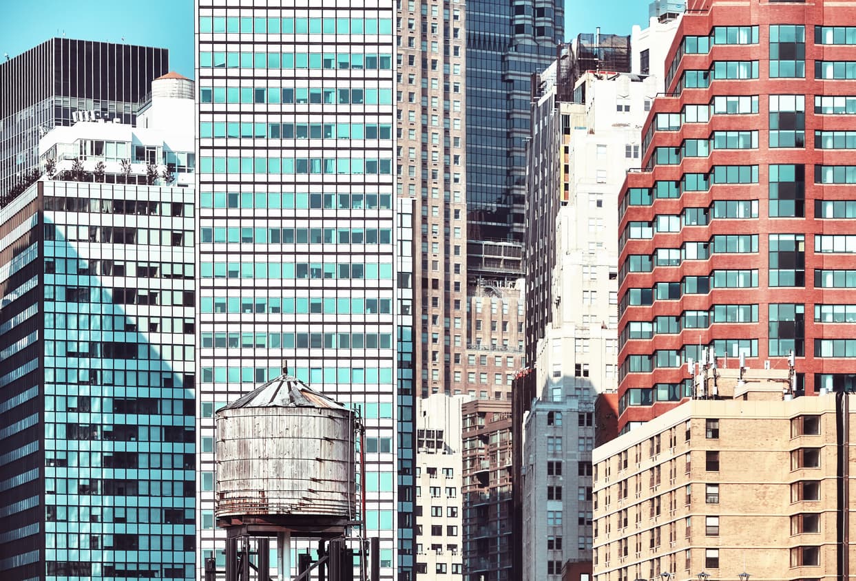 Manhattan sales show an increase for the first time in four quarters