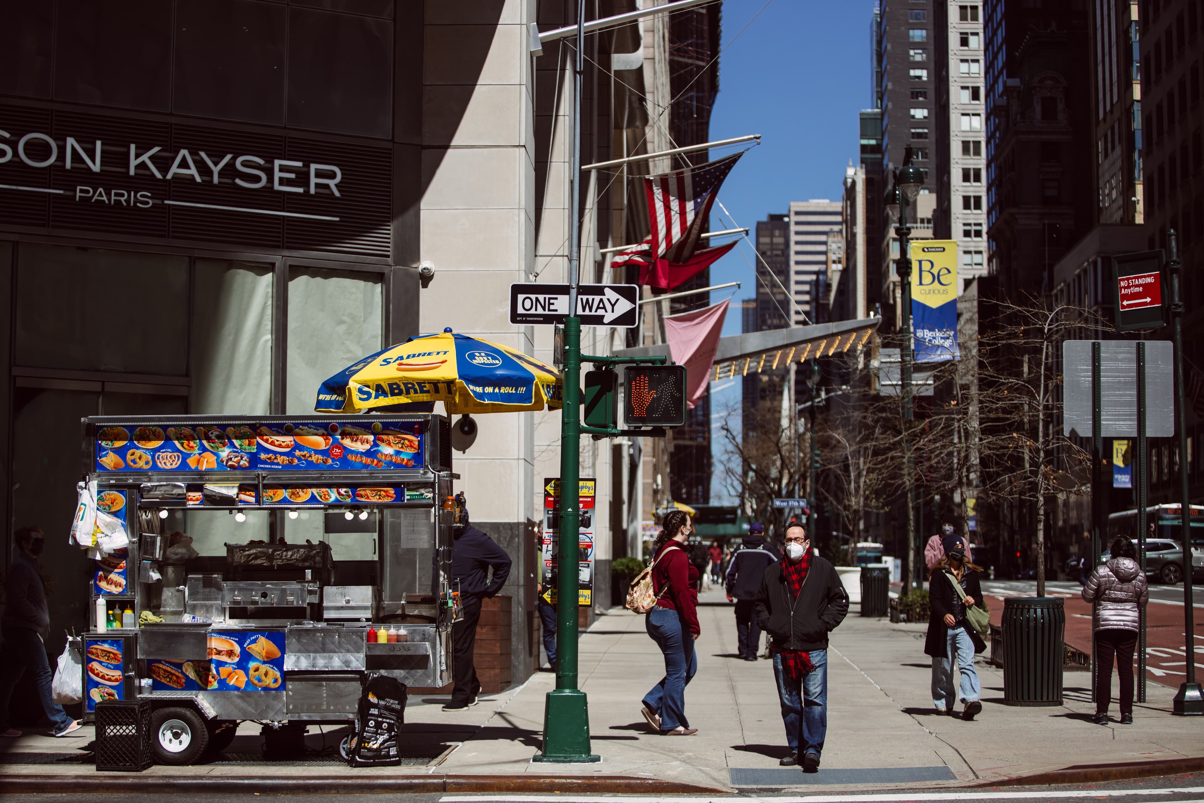 Manhattan condo and co-op sales skyrocket, tackling zombie houses, & more