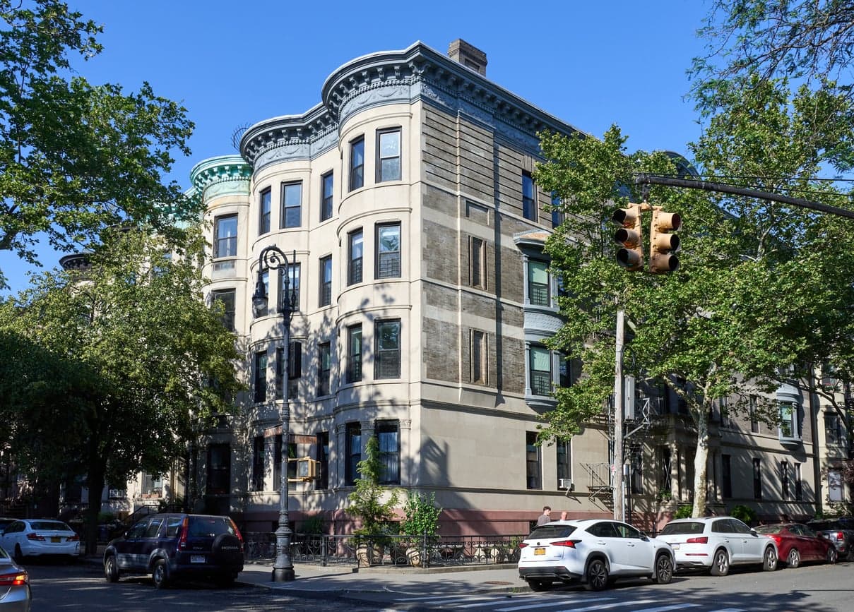 Limestone apartment buildings in Cobble Hill, Brooklyn