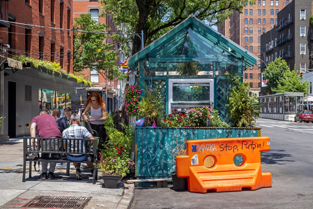 Bidding wars for broker fees, TikToker blasts Montauk 'scam,' & more