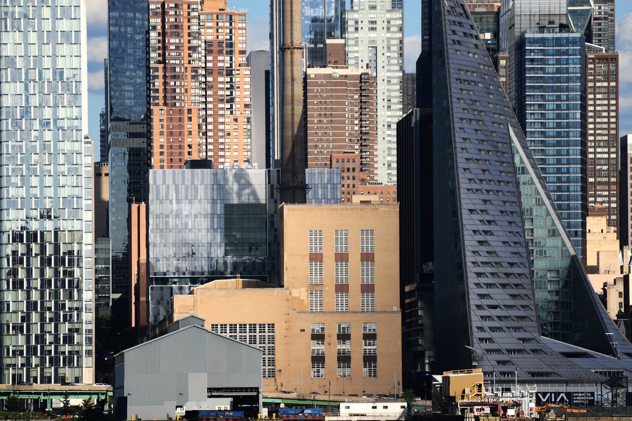 Manhattan officially enters a buyer's market