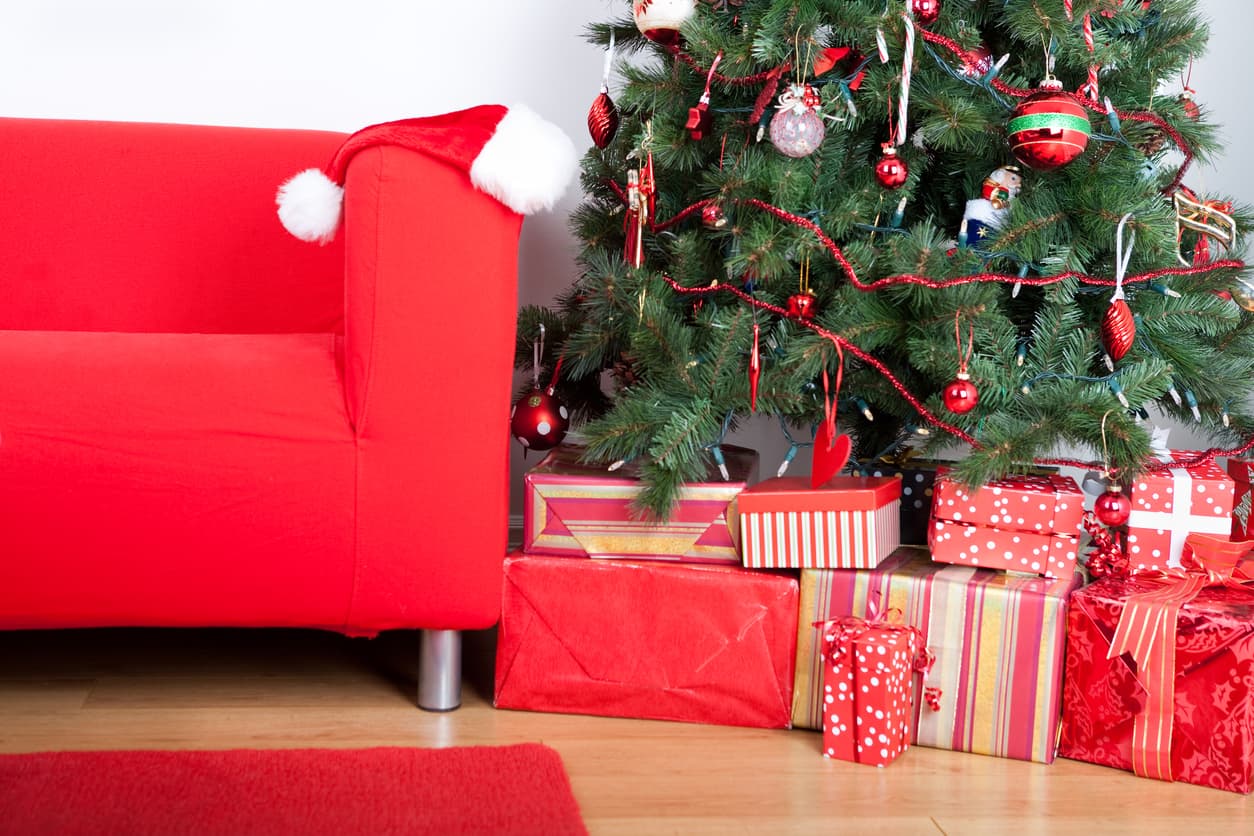 Small space holiday decorating, New York is the world's most Instagrammed city, and more