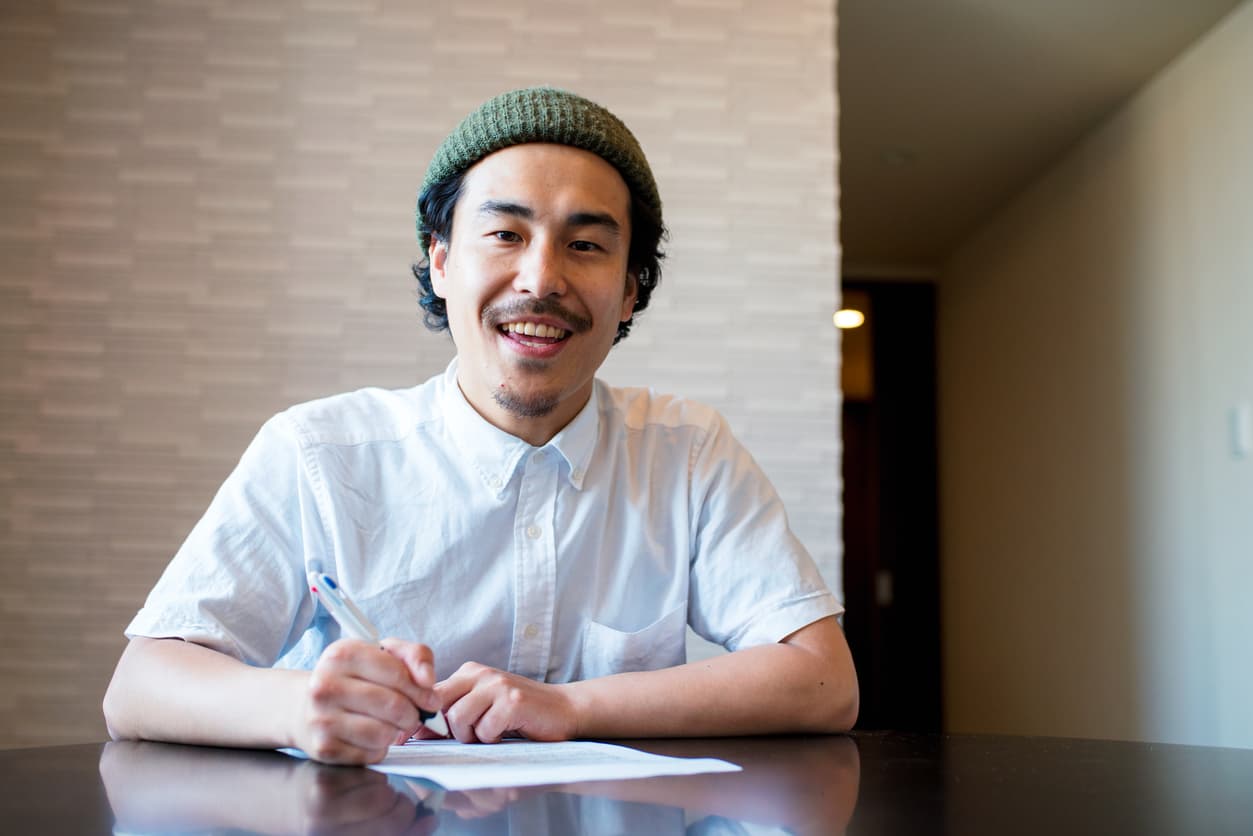 I need to find an apartment fast. Are there any downsides to submitting multiple applications at the same time?