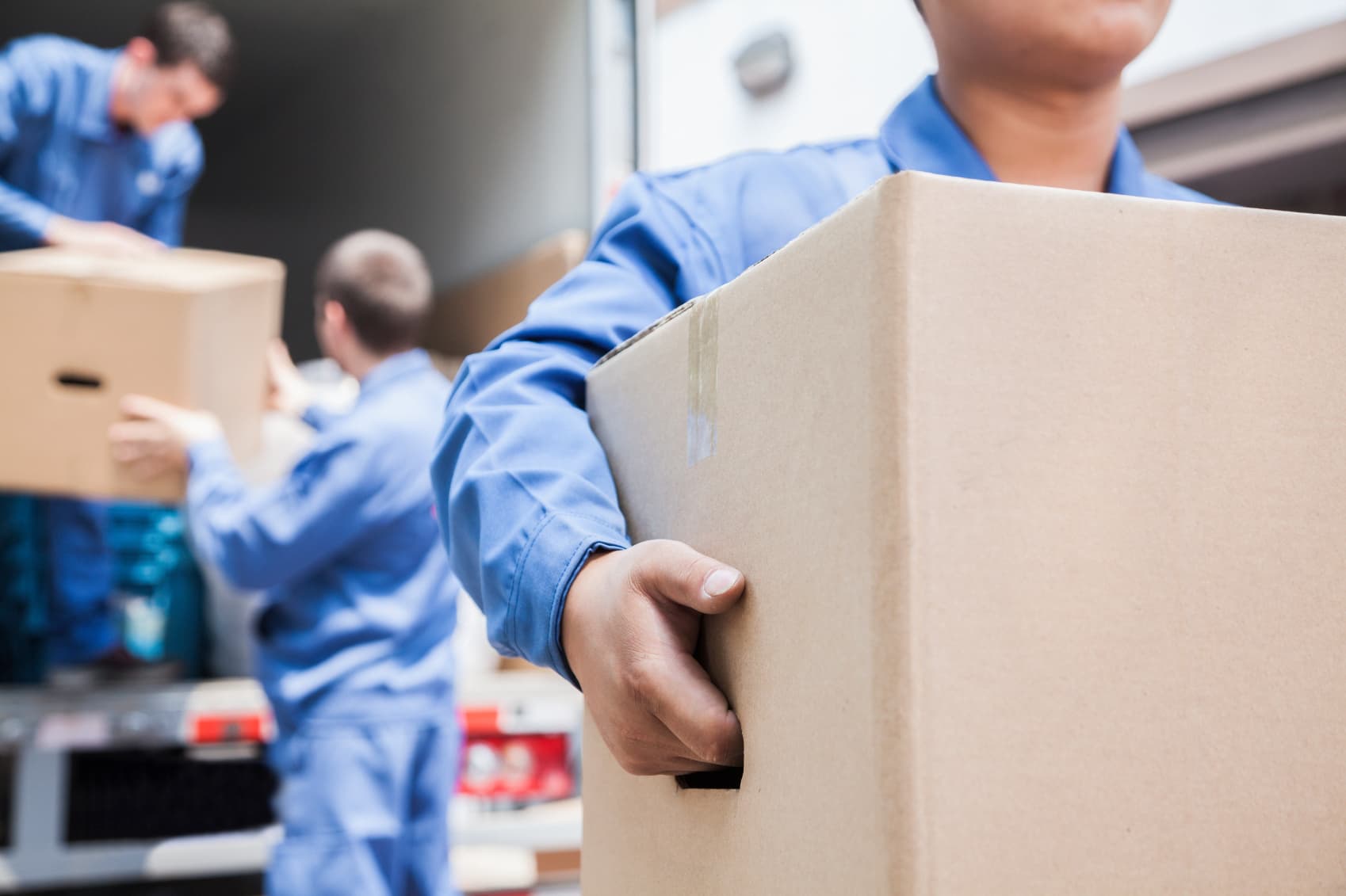 How to avoid getting scammed during peak moving season