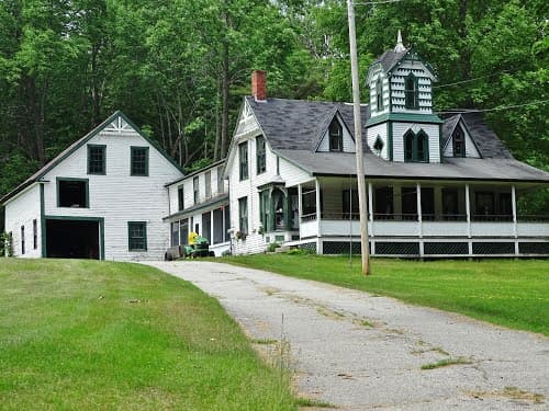 A contest to win an entire inn, vetting prospective neighbors, and more