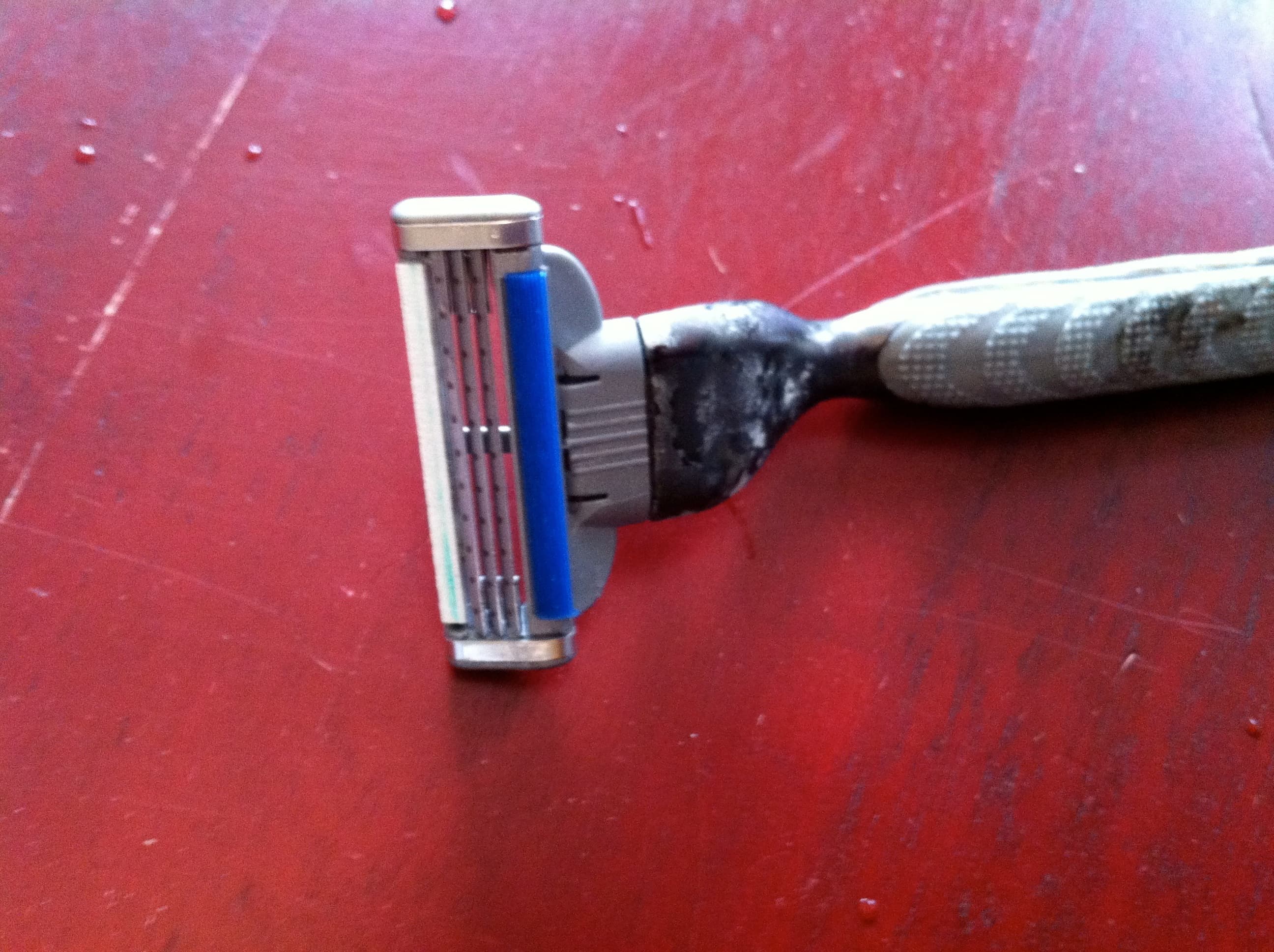 Dear Sellers: Please take your used razor with you
