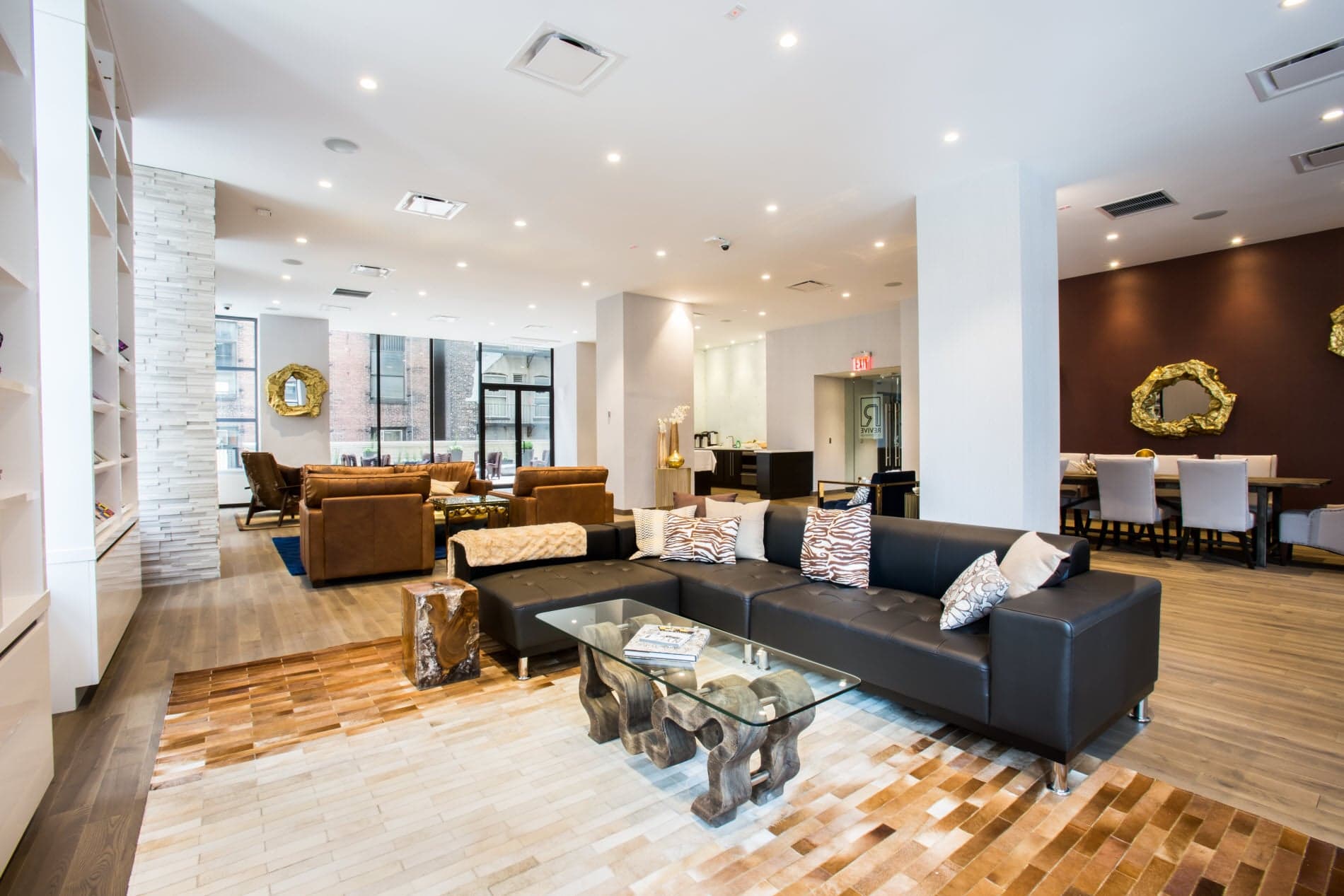 The Ritz Plaza: No-Fee Luxury Apartments in One of the City’s Most Iconic Neighborhoods