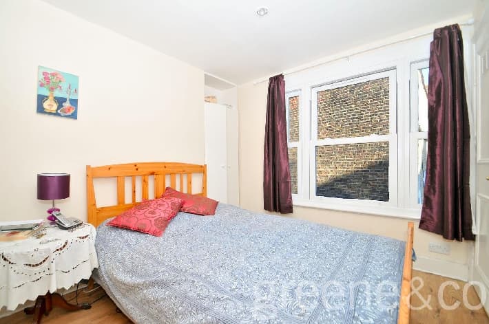 A dirty thumb, a toilet close-up, and more clueless real estate listing pics 