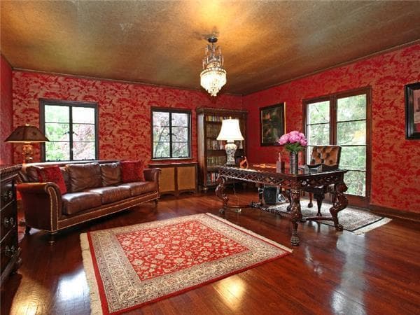 Haggle your way to cheaper rent, interior design tips from Dr. Zizmor, and more